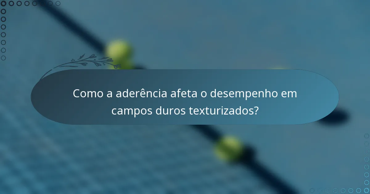 Como a aderência afeta o desempenho em campos duros texturizados?
