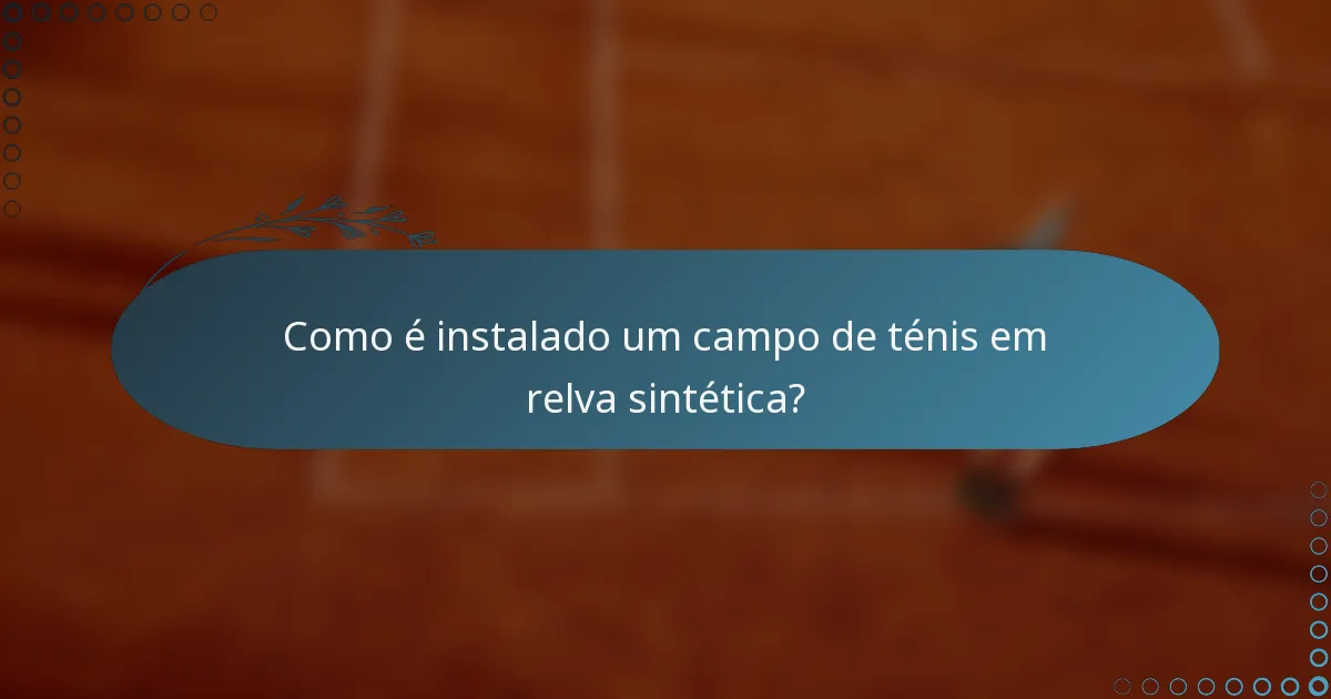Como é instalado um campo de ténis em relva sintética?